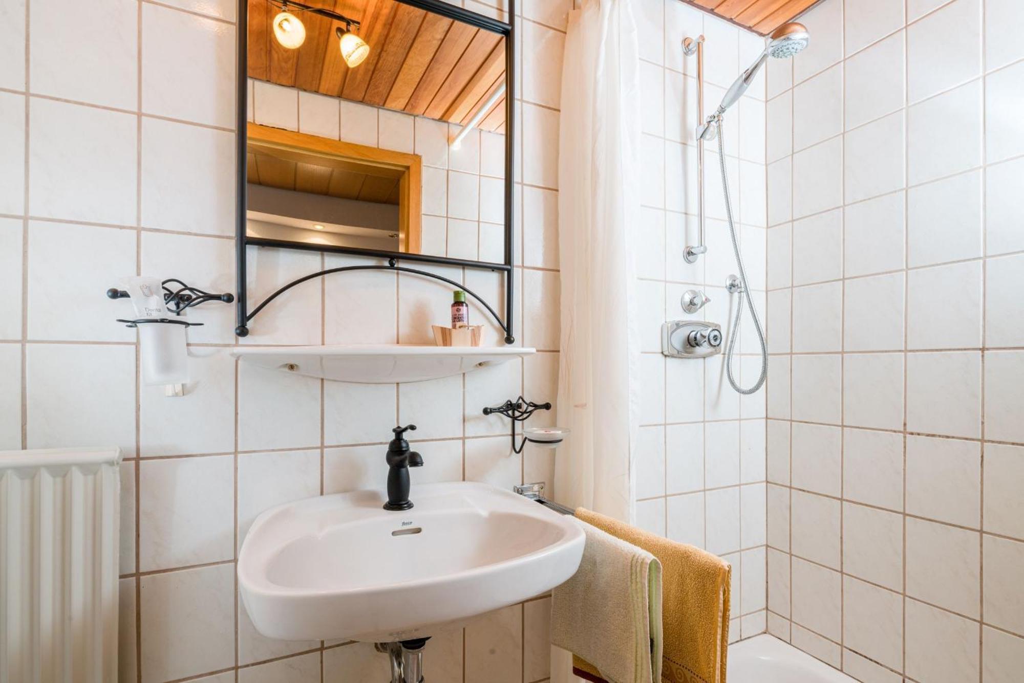 Regina'S Gaestehaus Weisenbach Exteriör bild